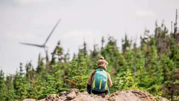 PESB enfant et éolienne