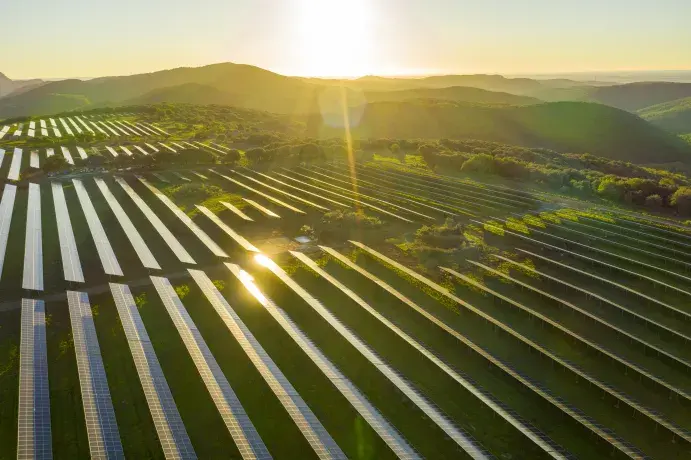 Panneaux solaires et soleil